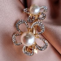 Красива метална шнола в златисто с перли и кристали и закопчаване с френски механизъм , снимка 10 - Аксесоари за коса - 39299982