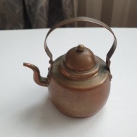 Малко колекционерско бакърено чайниче, снимка 1 - Антикварни и старинни предмети - 40794968