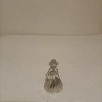 Рядка стара Винтаж фигурка на Уеска дама оригинално ретро ръчно месингово звънче , снимка 1 - Антикварни и старинни предмети - 44915228