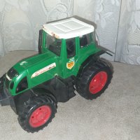Трактор играчка, снимка 1 - Коли, камиони, мотори, писти - 42482132