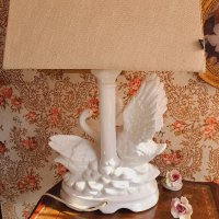 Настолна порцеланова лампа с лебеди, снимка 3 - Настолни лампи - 42492582