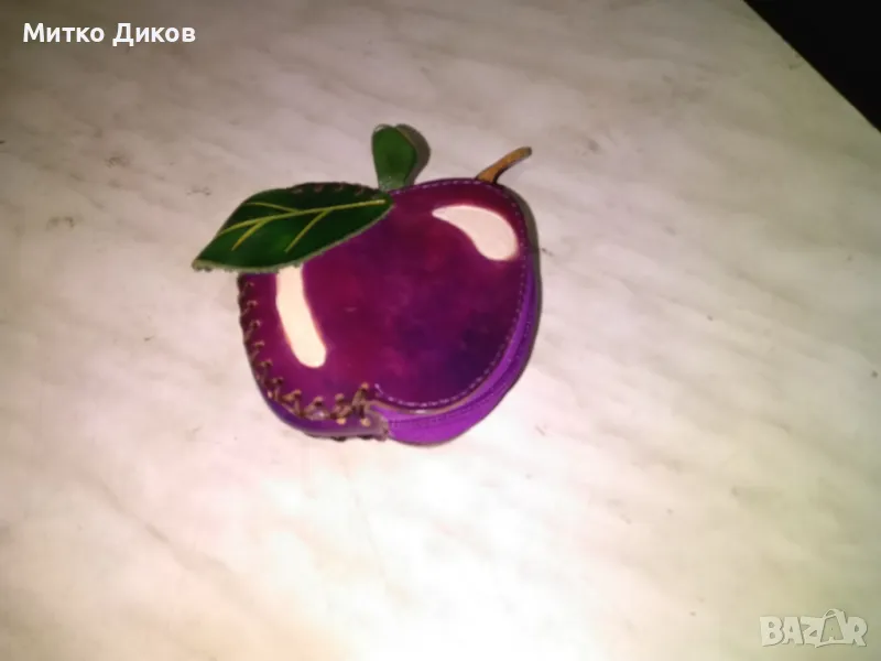 Портфейлче Арт ябълка лилава ново естествена кожа 95х82мм, снимка 1