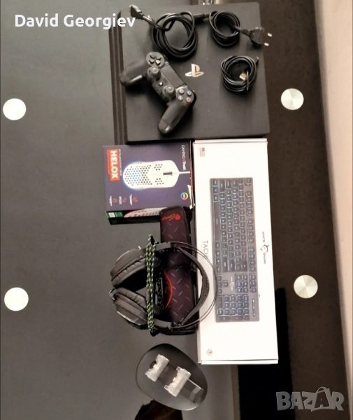 PlayStation 4 Pro + джойстик, слушалки, клавиатура, мишка и аксесоари, снимка 1