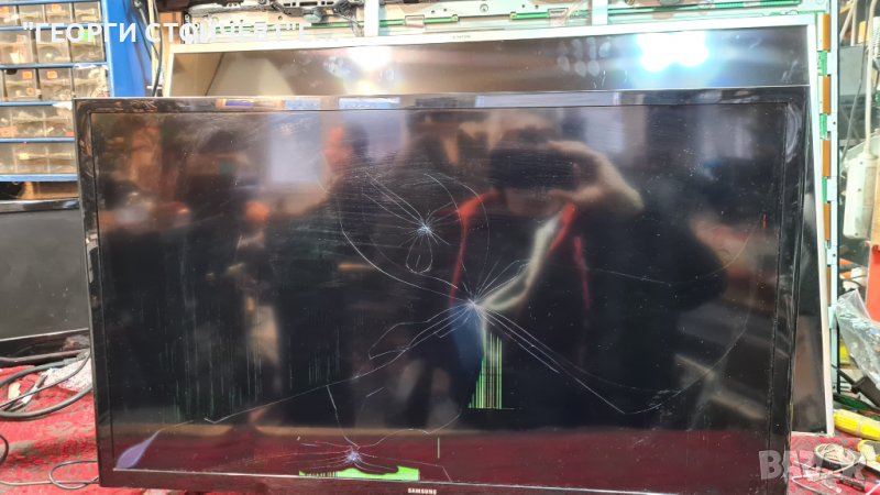 UE32JJ4500AWXXH СЪС СЧУПЕНА МАТРИЦА, снимка 1