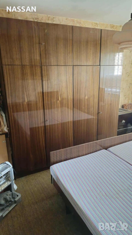 ПОДАРЯВАМ четирикрилен гардероб с надстройка в отлично състояние, снимка 1