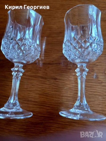 Две Кристални чаши за шампанско на столче с ефектни орнаменти., снимка 1