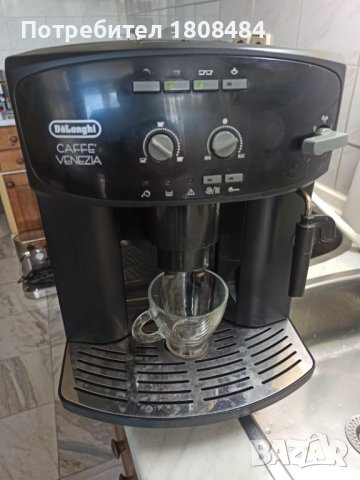 Кафеавтомат Делонги Венеция, работи отлично и прави хубаво кафе с каймак , снимка 4 - Кафемашини - 41794910