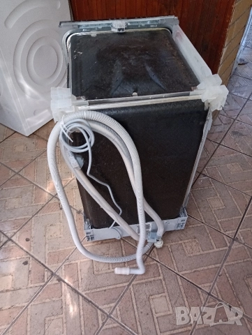 Тясна 45см съдомиялна за пълно вграждане Бош Bosch Made in Germany с две години гаранция!, снимка 3 - Съдомиялни - 52822567