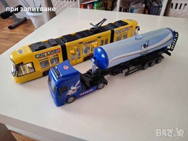 Голям камион цистерна 40 см. и голям трамвай 46 см., Dickie