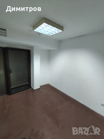 Помещение в идеален център., снимка 5 - Магазини - 52296358