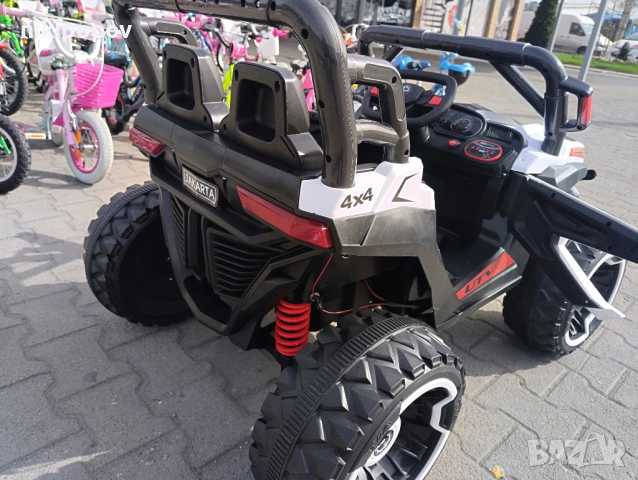SAFARI двуместен акумулаторен джип JAKARTA 4x4 бял, снимка 11 - Детски велосипеди, триколки и коли - 53569389