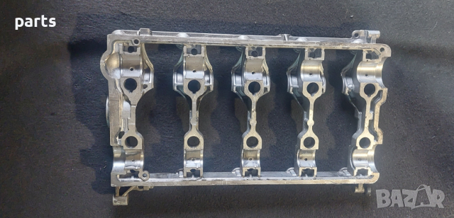 Капак Вал Ауди A3 8P 2.0 - A4 B6 - VW Голф 5 - Туаран - 03G103308A N, снимка 5 - Части - 44590172