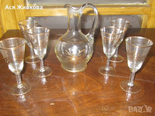 Стъклени сервиз и чаши със златен кант