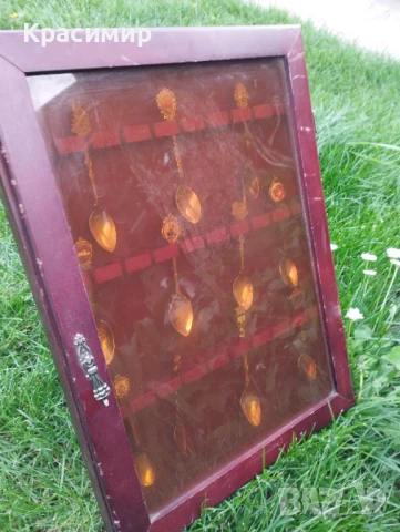 Дървена стойка за КОЛЕКЦИЯ лъжички./ПРОДАВА СЕ БЕЗ ЛЪЖИЧКИТЕ/