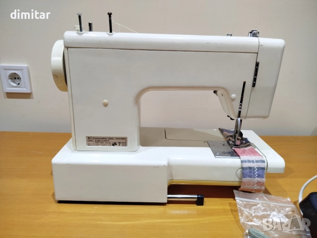 Шевна машина PRIVILEG SUPER NUTZSTICH - 90 W, снимка 2 - Шевни машини - 52813621