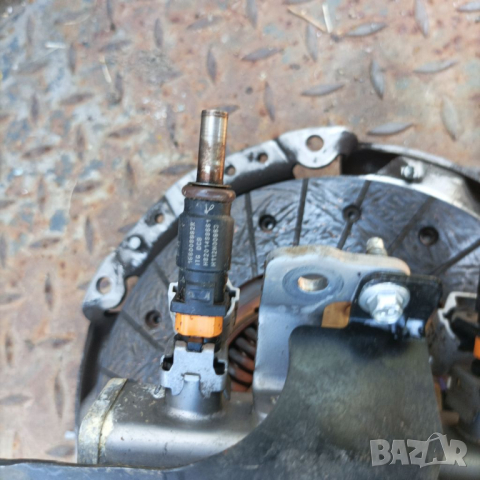 Бензинови Дюзи Дачия рено 1.6 166008992R  H8201488661, снимка 5 - Части - 44553696