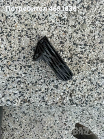 Пластмасова планка държач за Ауди Audi A8 D4 H4 само за 20лв. 4h0133570а, снимка 2 - Части - 52892874