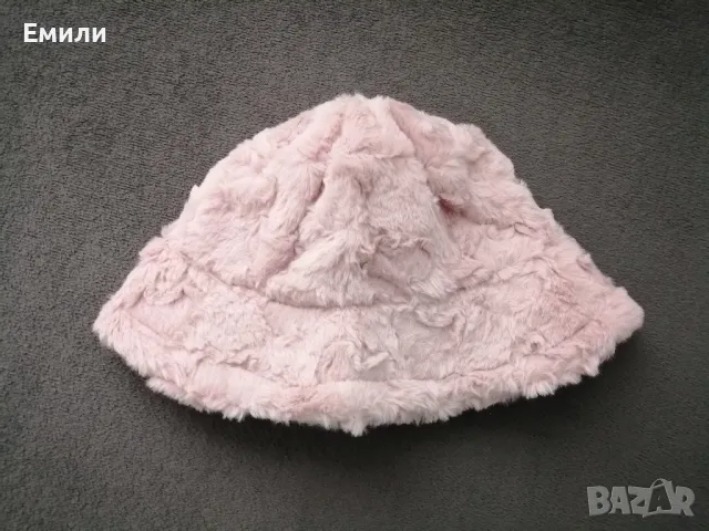 Розова дамска пухкава шапка със сърца, снимка 7 - Шапки - 48147018