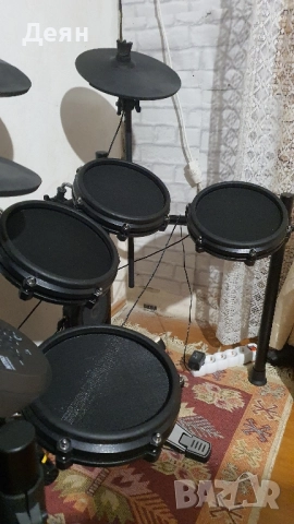 Alesis Nitro mesh kit , снимка 5 - Ударни инструменти - 52086304