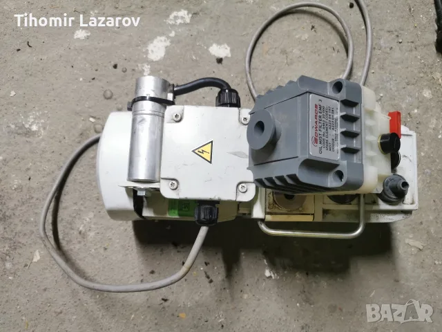 Двустъпална вакуум помпа Edwards E2M1.5 (11 кг) – За климатици и лаборатории , снимка 7 - Други машини и части - 55727746