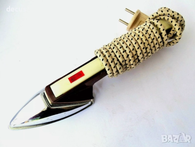 Оригинална съветска мини електрическа ютия - работеща, снимка 2 - Антикварни и старинни предмети - 51456844