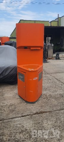 колона за ръкавици и хартиени кърпи за бензиностанция и други.