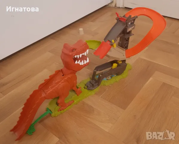 Страхотна игра T-Rex Hot Wheels писта за колички, снимка 2 - Коли, камиони, мотори, писти - 48929439