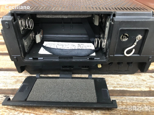 Продавам ретро телевизор с радио CROWN 5TV-524RA, произведен в Япония. , снимка 3 - Радиокасетофони, транзистори - 53384529