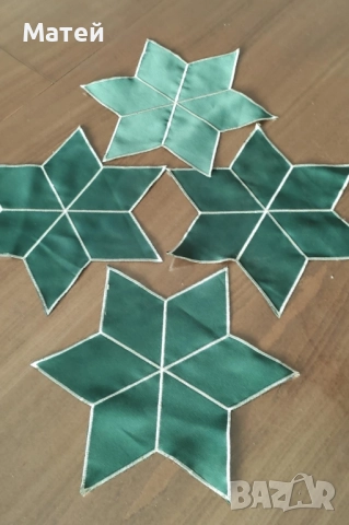 Комплект от 4 сатенени подложки/каренца* "Коледни звезди "