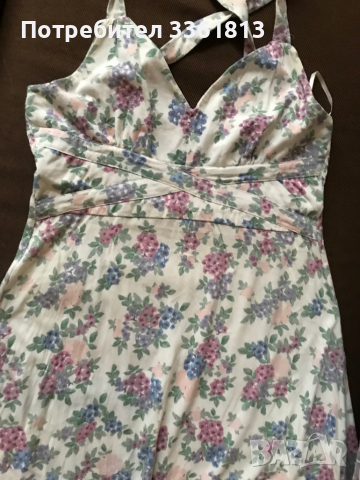 Продавам нова рокля  от памук и еластан на флорални мотиви 