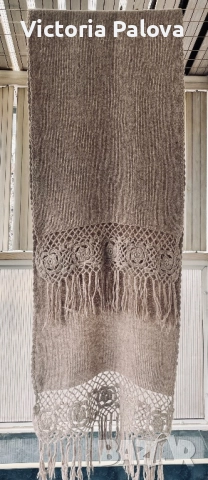 Вълнен шал с дантели от рози и дълги ресни - 220см