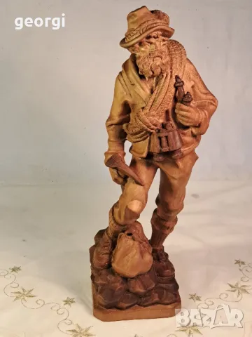 дървена статуетка златотърсач авторска дърворезба 24/5