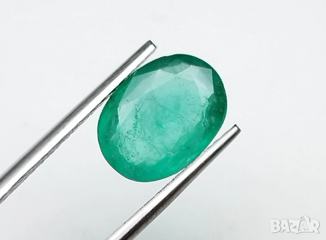 Колумбийски изумруд с красив зелен цвят 1.46кт.! Сертифициран! Нов!, снимка 4 - Други - 52150743