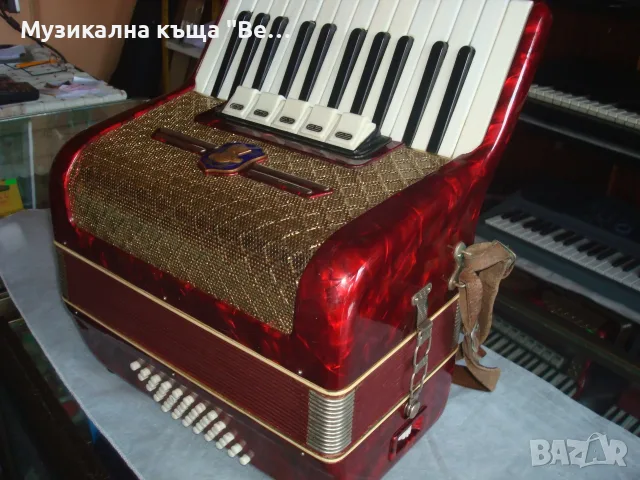 Акордеон Велтмайстер 40 баса с куфар, снимка 2 - Акордеони - 55884962