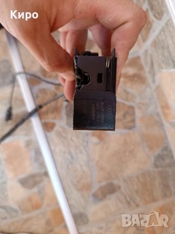 Брави за преден капак - Audi A4 B8, снимка 3 - Части - 52154233