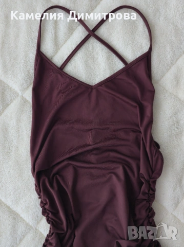 Елегантна дамска рокля с тънки презрамки в тъмно кафяв нюанс