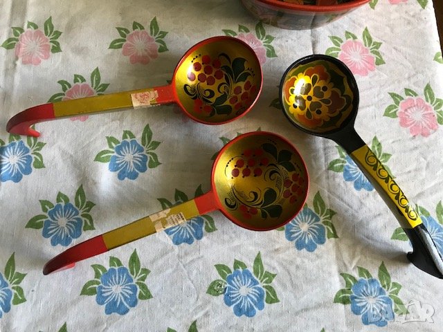 Руски рисувани лъжици и купичка