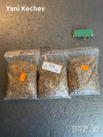 Позлатени пинове от СОЦ-А