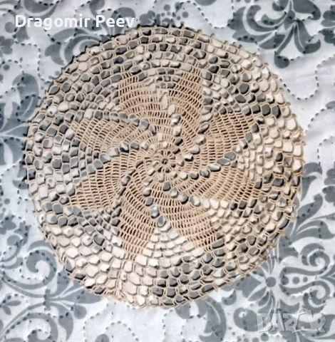 Продавам ново ръчно плетено каре екрю