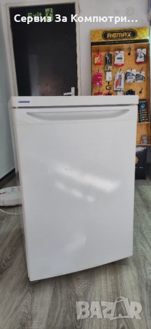 Малък хладилник Liebherr с горна камера и фризер