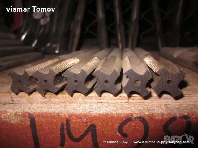 Проходен метчик с метрична резба М22, нормална стъпка