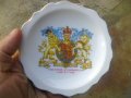 Порцеланова чинийка сувенир по случай коронацията на кралица Елизабет Втора