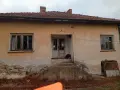 Кьща на два етажа има нужда от ремонт, снимка 3