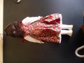 Порцеланова кукла с червена рокля на цветя готина, снимка 5