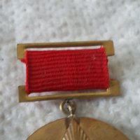 Стар медал Социалистическа революция, снимка 6 - Антикварни и старинни предмети - 44307681