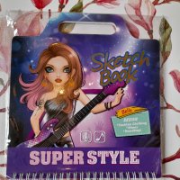 Книжка от поредицата Super Style: Нарисувай модели на дрехи и облечи рок звезди, снимка 1 - Детски книжки - 36010845