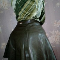Maelie -S-Сладурска  кожена къса поличка  в масленозелено, снимка 4 - Поли - 34798137