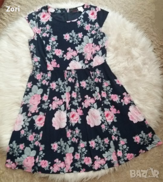 ИЗКЛЮЧИТЕЛНО КРАСИВА тъмносиня рокля на цветя за гръдна обиколка от 100см до 126см, снимка 1