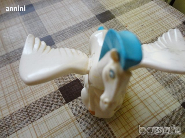 продавам играчка пегас при движение крилете треперят, снимка 1