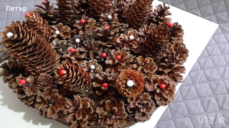 Коледна украса с шишарки, снимка 1
